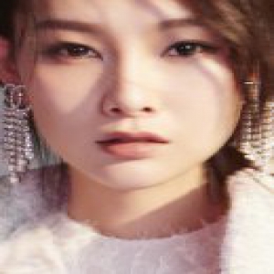 李昕岳《反贪风暴3》票房破两亿 新写真展现反转梦幻之美