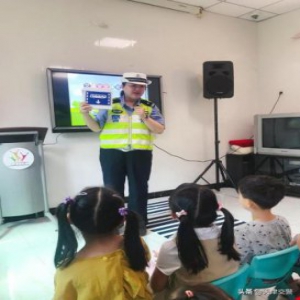 暑假前夕和平交警深入辖区第十三幼儿园宣讲交通安全 交通安全出行从“娃娃群体”开始