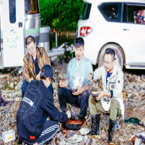 《野生厨房》遭遇生火危机 汪涵直呼小橘“傻小子”