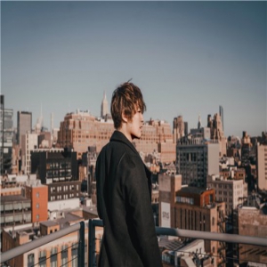 聆听爱的狂热 鱼麦扣新单《你的世界》温暖上线