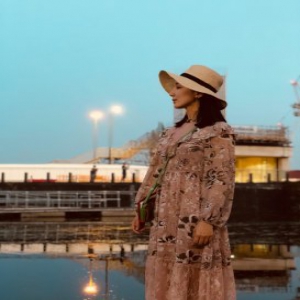 娄艺潇接地气科普“音乐剧”标签 探访台前幕后收获满满