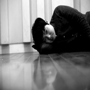 徐磊乐全新单曲《空落一滴泪》催泪上线 制作人唐显程加盟助阵