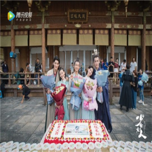 张凌赫新剧《少女大人》甜蜜杀青