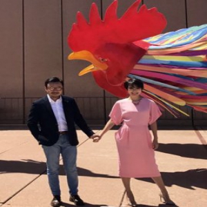 杨乐乐晒合照庆祝结婚纪念日 与汪涵手牵手秀恩爱