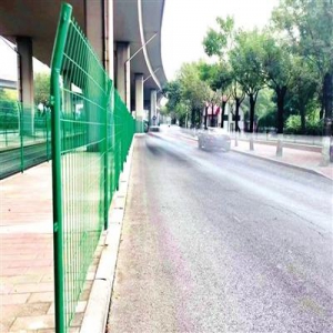 滨海新区：停车秩序改善 居民心里踏实