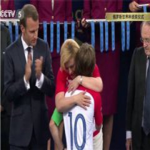 莫德里奇获金球奖 被誉为最全面的球员之一