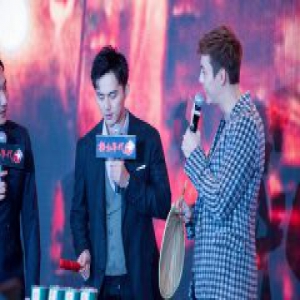 叶祖新成陈伟霆烧烤摊伙计 发布会烤番茄撩妹接地气