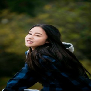 小龙女毛晓慧清新写真曝光 长发飘逸气质清冷