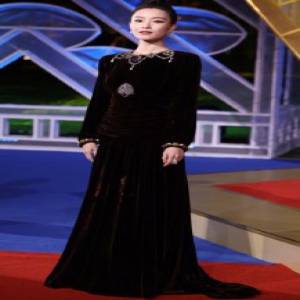 倪妮拒绝金鸡后台采访 谦逊：没作品没底气