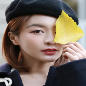 演员贡米拍英伦风秋日写真