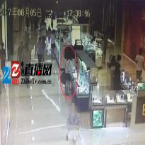 高薪女海归商场偷耳环 原来是个老司机