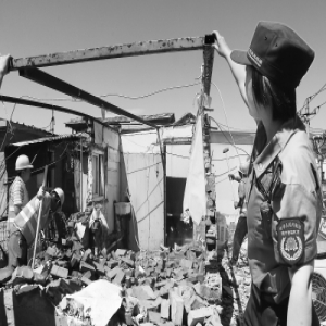 大栅栏开拆韩家胡同16号院违建