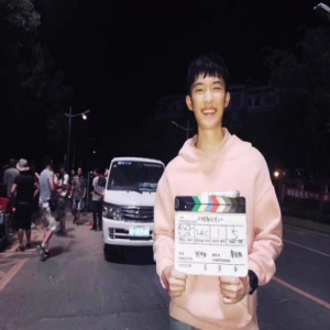 龚锐《独家记忆》杀青 敬业少年龚锐获主创称赞