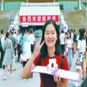 2784名“00后”新生进入清华园 最小新生不满16岁