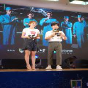 《法医秦明》见面会 艾晓琪一人分饰两角