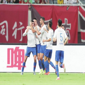 足协杯半决赛鲁能以少打多以弱胜强 两球完胜挺进决赛