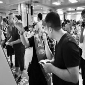 记者体验同仁医院＂迎峰度夏＂ 眼科候诊大厅变宽敞