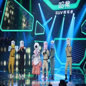 蒙面唱将张纯烨甜美吸“镜” 神句频出锁定铁壁小乖乖