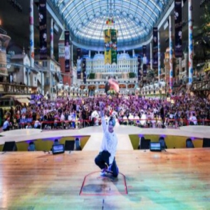 小鬼王琳凯花车巡游罗蒙环球乐园