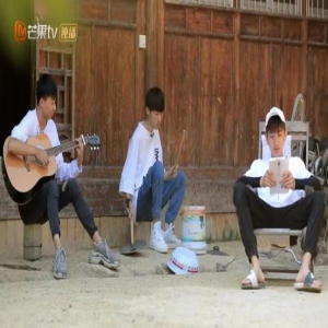 《变形计》现劝架小能手 日常安慰幼稚伙伴