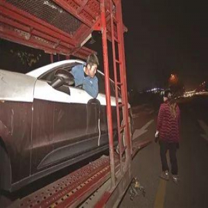 他们一直在路上！80后夫妻以车为家，梦想就是…