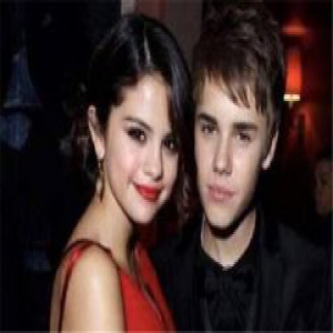 比伯海莉订婚 网友：兜兜转转最终还是他们俩