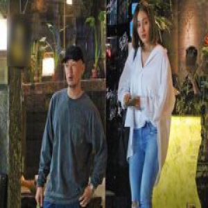 王棠云产后首曝光 和余文乐一起吃火锅