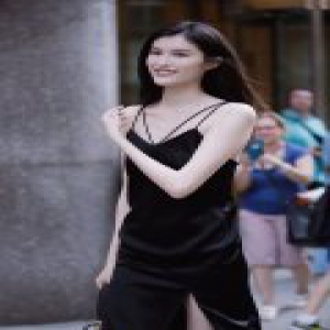 何穗现身纽约维密面试 第八年参与维密肤白貌美状态好