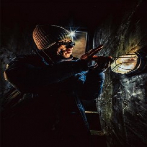 《站住小偷》郑云携天津喜哥演绎地下“鬼吹灯”