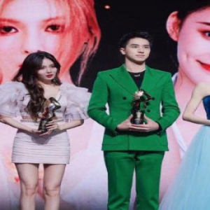 厉害了许老师！许魏洲和泫雅“窃窃私语” 原来是这样