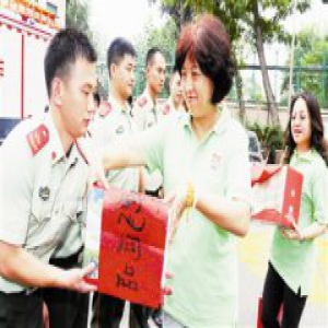 夏日酷暑送清凉 天津各界慰问忙