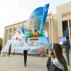 “盛世雄安”河北彩车载誉归来 亮相河北博物院