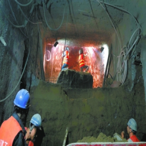 1.83公里机场西延线正在零距离下穿2号线