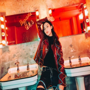 摄影师评测美图V7，人像夜景大片信手拈来！