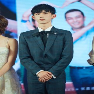 郭俊辰助阵芒果TV招商会 携新作《少年派》亮相现场