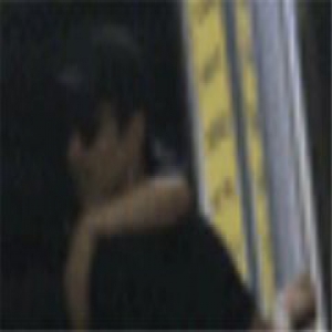 赵又廷接机高圆圆 电梯上也要紧紧搂住