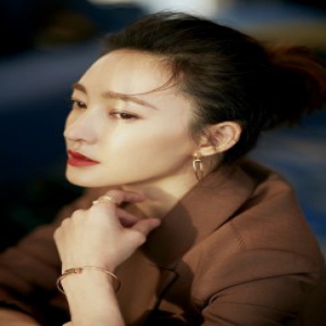 王丽坤受邀出席时尚盛典 荣获年度时尚艺人