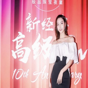 杜暘亮相芭莎珠宝晚宴 简约优雅锁骨吸精