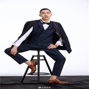 他不是吴亦凡 他是“寸头男神”李昃佑