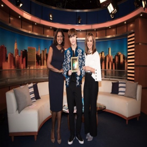 张艺兴美国出道全程英文采访 称“被粉丝求婚”最难忘