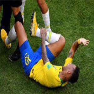 内马尔回应被踩 踩我没意义他们还是回家了