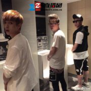 罗志祥曝极限六兄弟如厕照 网友：终于又合体了