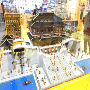 西安：14万颗积木拼成大唐芙蓉园紫云阁 价值14万吸引市民参观