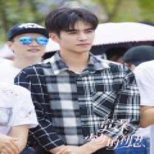 宋威龙《资深少女的初恋》开机 “双宋”颜值爆表惹期待