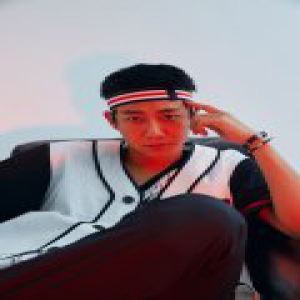 高至霆首晒自拍又变黑 网友：得到了太阳的独宠