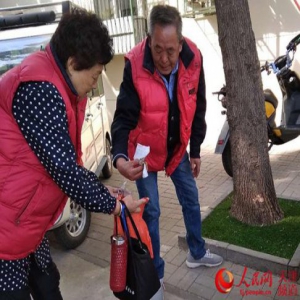 【新春走基层】“早看窗帘晚看灯” 志愿者心怀邻里情