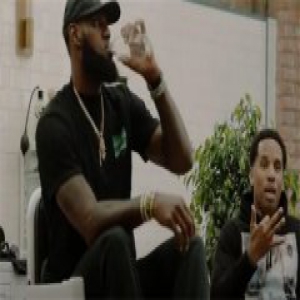 内马尔詹姆斯合影 詹姆斯展开欧洲之行