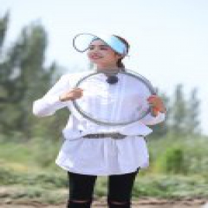 麦迪娜回新疆为扶贫代言 郭涛发布会现场泪奔