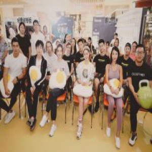 楼佳悦现身活动 正能量满满被赞“元气少女”