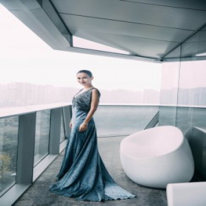 红毯后台“炫富扑街”？卢靖姗：为环保再来一跤也可以